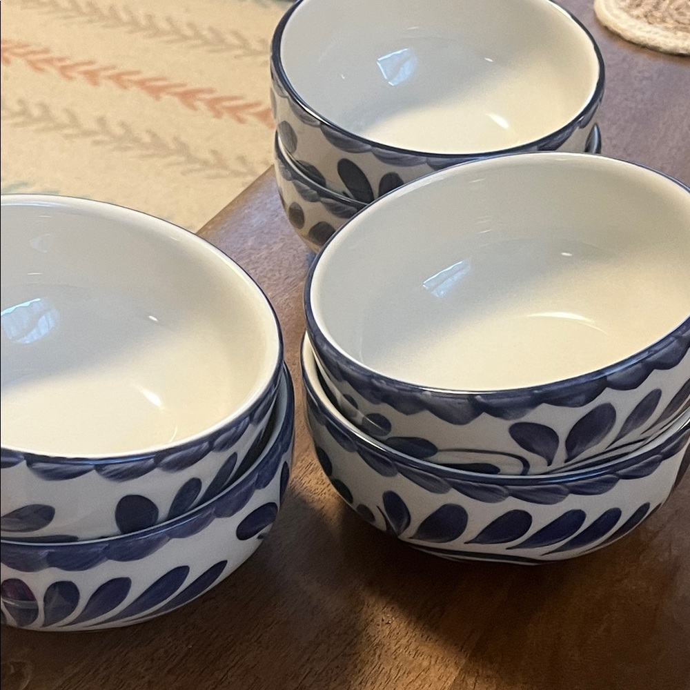 Like new. Pottery Barn set of 6 Puebla porcelain cereal bowls - Picture 3 of 7